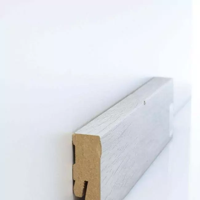 Плинтус напольный  Дуб Дилайт 67213 (10-100-00302)