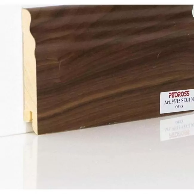 Плинтус напольный  Орех Seg100 Шпонированный 95x15 (10-100-00696)