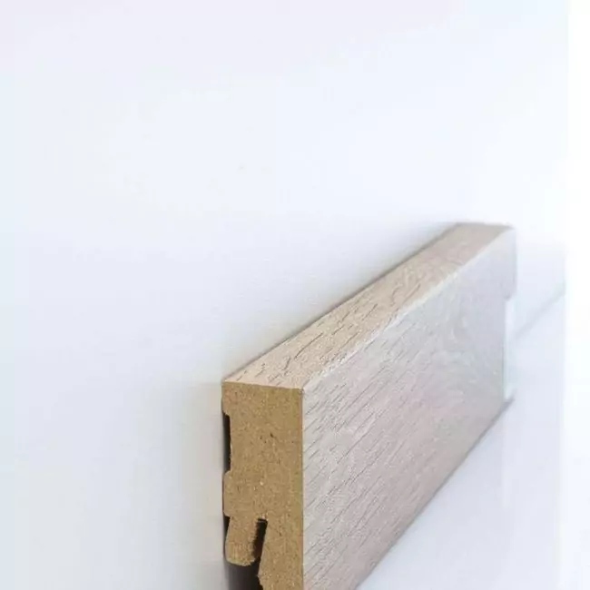 Плинтус напольный  Дуб Тру 67218 (10-100-00327)