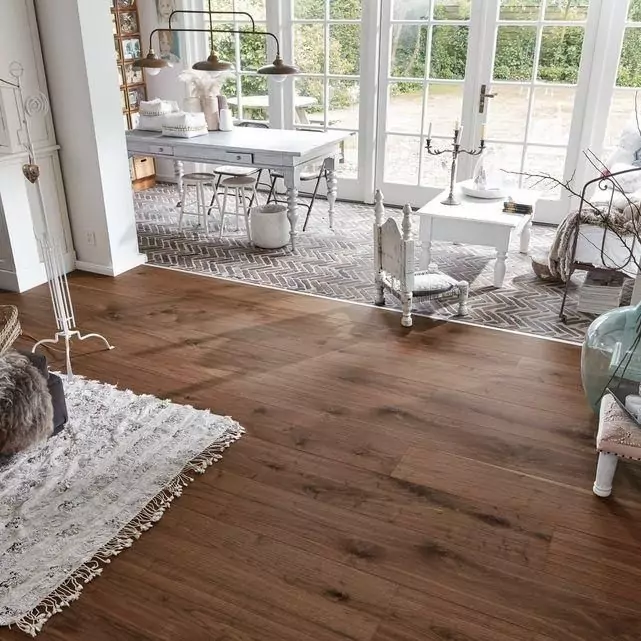 Широкий паркет Hd 400 Lindura Орех Американский Лайвли 8523 (10-010-03148)