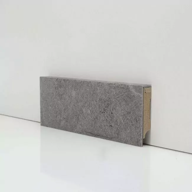 Плинтус напольный  70928 (10-010-04671)