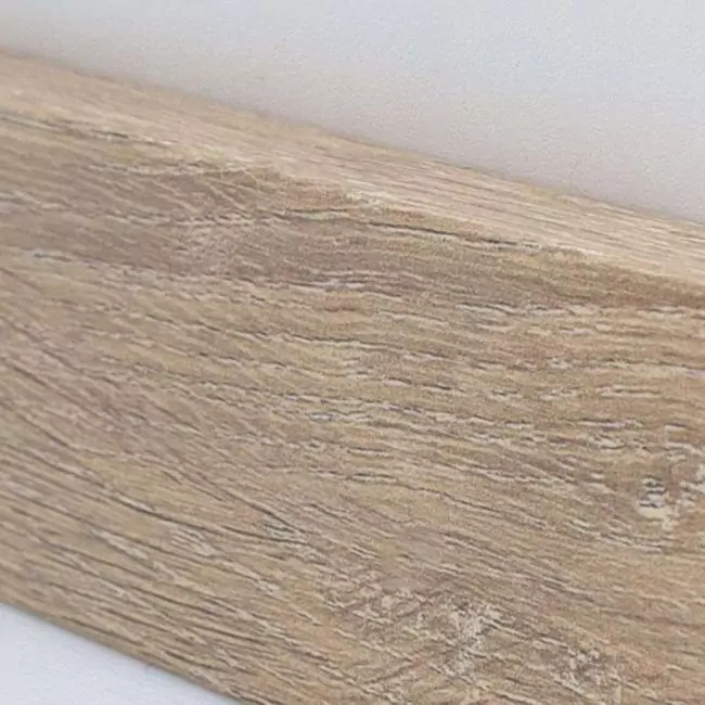 Плинтус напольный  Дуб Алиано 67233 (10-100-00306)