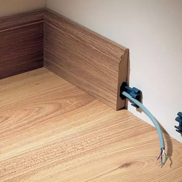 Плинтус напольный  Ламинированный 83 Мм (10-100-00073)