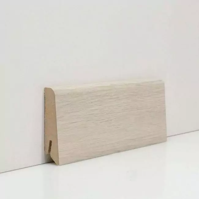 Плинтус напольный  L558 (10-010-00403)