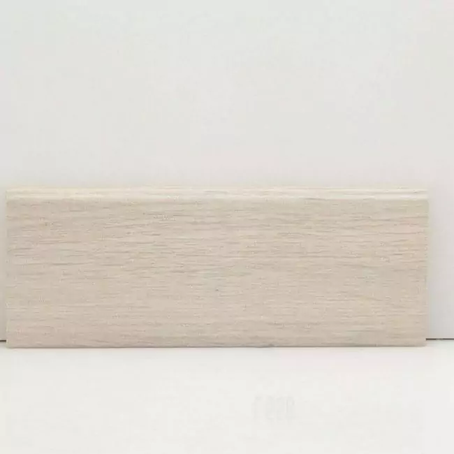 Плинтус напольный  L558 (10-010-00403)