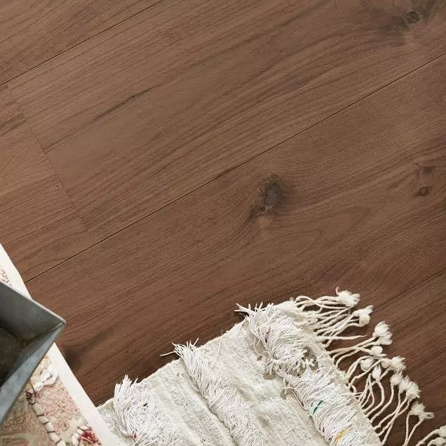 Широкий паркет Hd 400 Lindura Орех Американский Лайвли 8523 (10-010-03148)