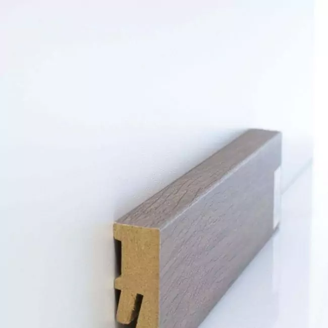 Плинтус напольный  Орех Рут 67236 (10-100-00295)