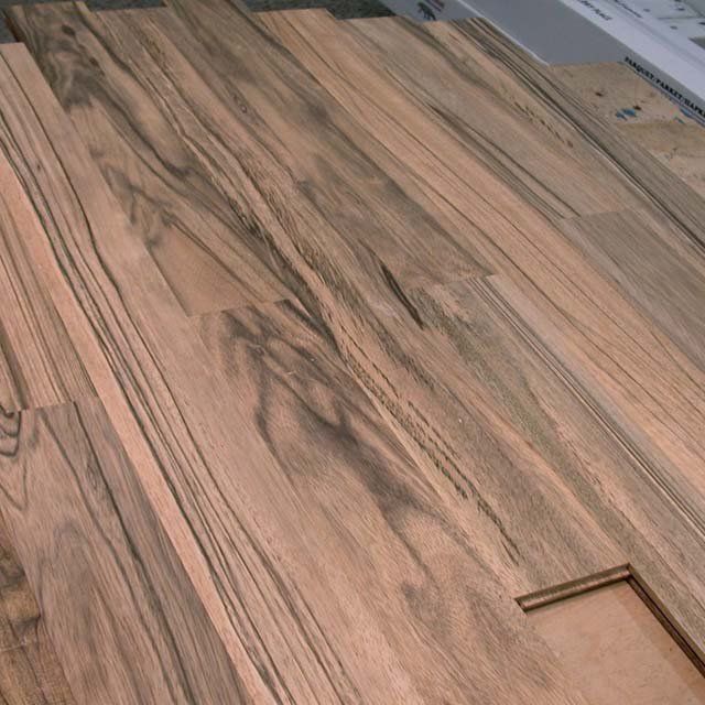 Штучный паркет Komofloor Тихоокеанский Орех американский Селект (Гладкая) 450-1050+50х90 мм. (05065-0064)