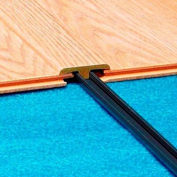 Плинтус напольный  Связующий Порожек (10-100-00074)